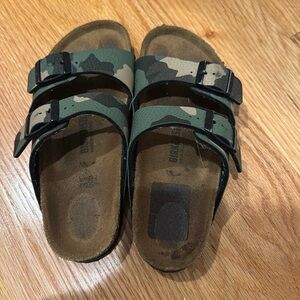 Boys camo Birkenstocks! Loved condition but in great shape! Size 31!